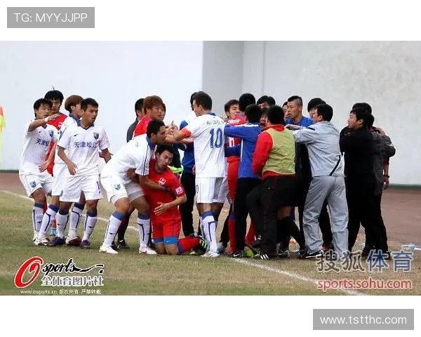 安东尼赛后与球迷冲突引发争议 安东尼赛后与球迷冲突引发争议